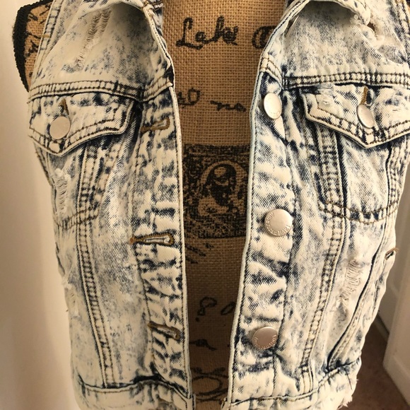 Make an offer!! Med. Blue Jean Vest - Picture 6 of 6